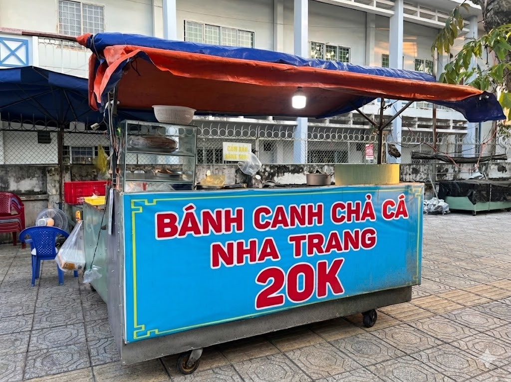Xe bánh canh chả cá Nha Trang giữa lòng Sa Đéc
