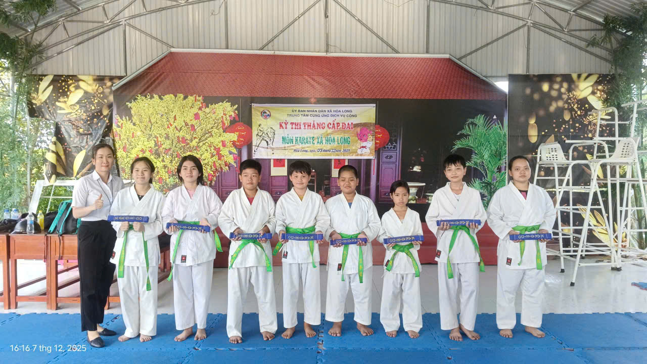 Kỳ thi thăng cấp đai võ sinh Karate tại xã Hòa Long